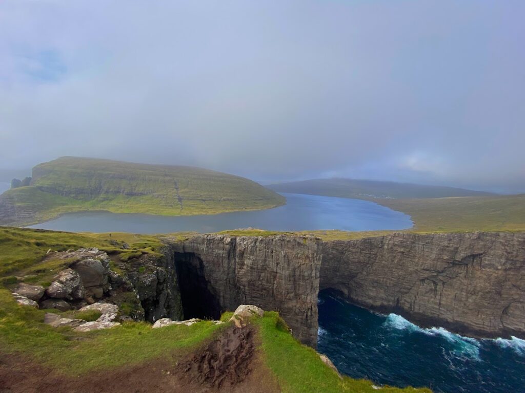 viaggio isole faroe_lago sospeso
