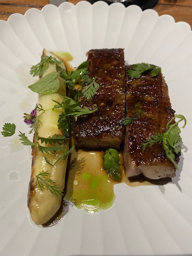 manzo con asparago bianco