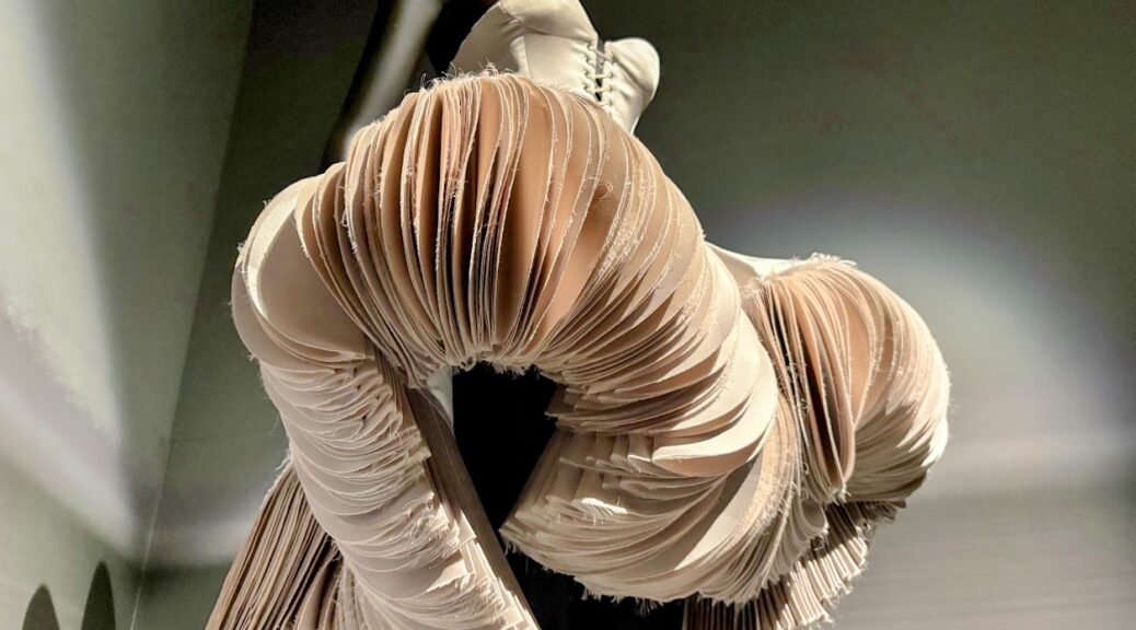 mostra Schiaparelli a Londra